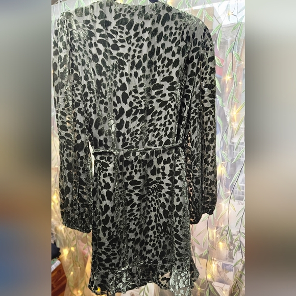 Ladies Wrap Dress - Picture 6 of 7